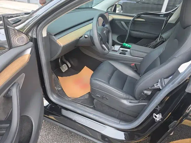 Tesla Model Y — Фото автомобиля 14