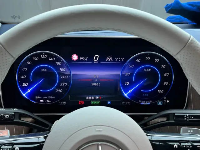Mercedes-Benz EQE SUV — Фото автомобиля 9