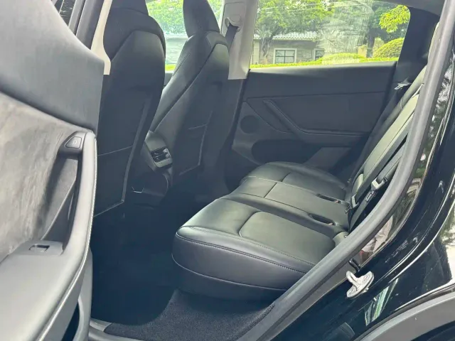 Tesla Model Y — Фото автомобиля 9