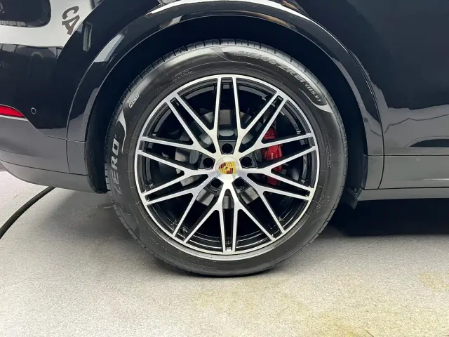 Porsche Cayenne — Фото автомобиля 24