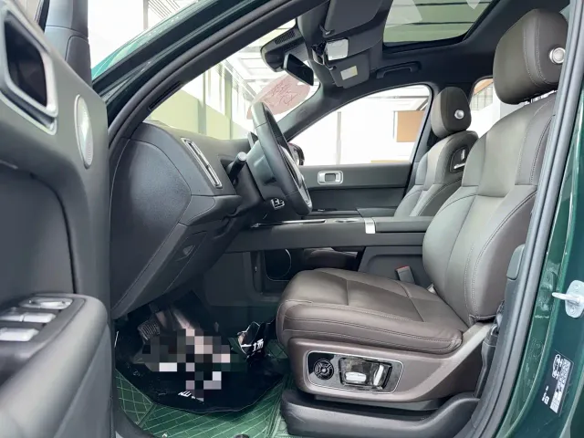 Li Auto L8 — Фото автомобиля 4