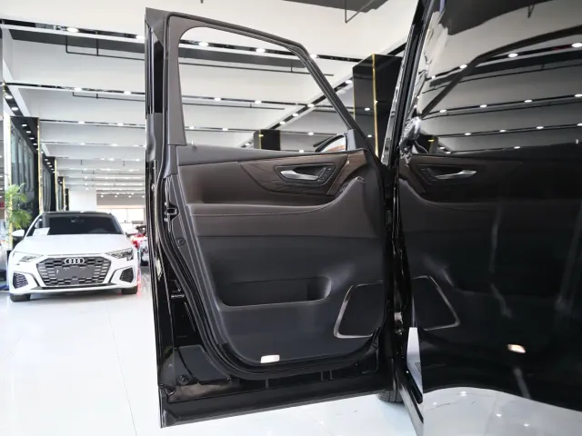 Toyota Alphard — Фото автомобиля 6