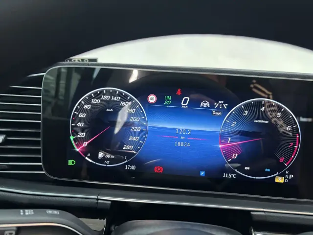 Mercedes-Benz GLE-Class — Фото автомобиля 15