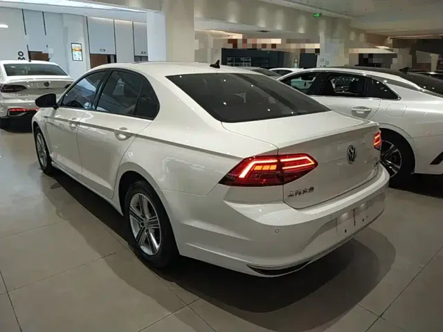 Volkswagen Lamando — Фото автомобиля 4