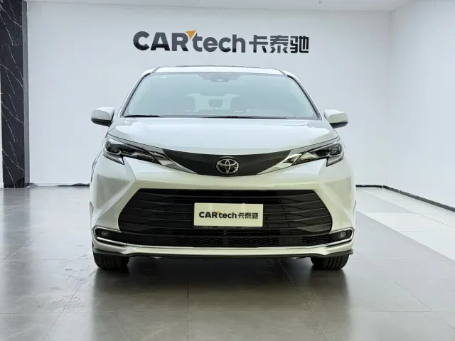 Toyota Sienna — Фото автомобиля 3