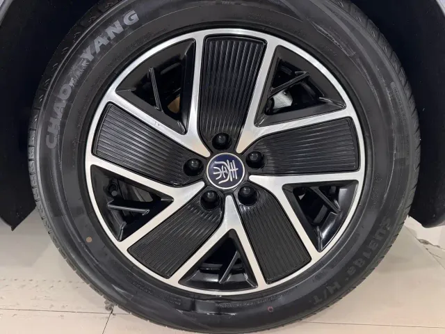 BYD Qin L — Фото автомобиля 15