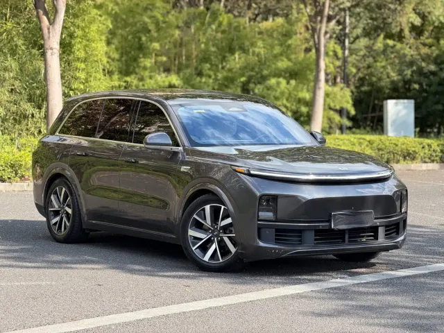 Li Auto L8 — Фото автомобиля 2