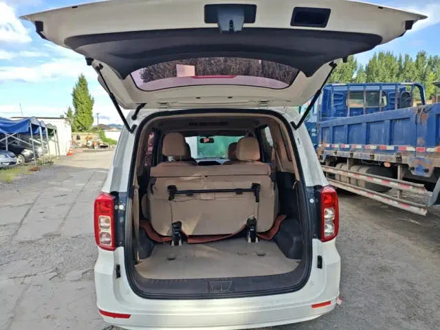 Wuling Hongguang — Фото автомобиля 18