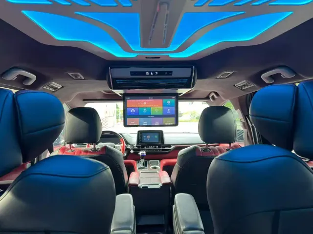 Toyota Sienna — Фото автомобиля 9