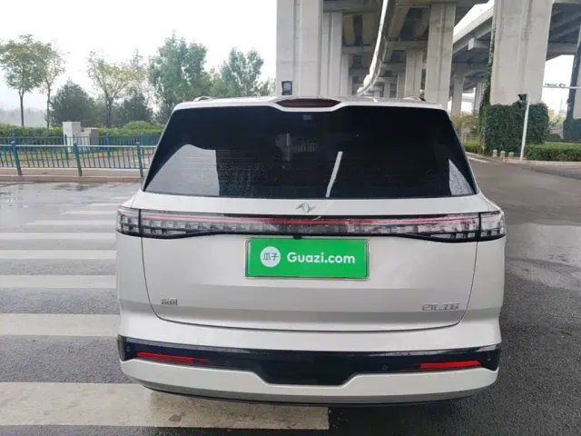 Dongfeng eπ 008 — Фото автомобиля 3