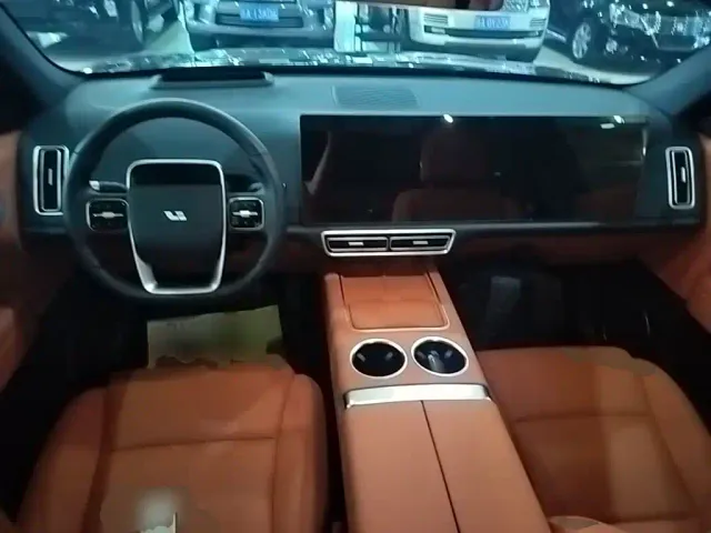 Li Auto L6 — Фото автомобиля 9
