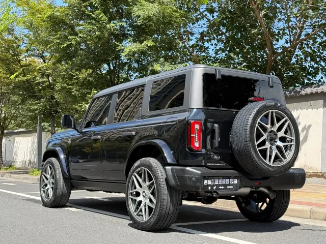 Ford Bronco — Фото автомобиля 6