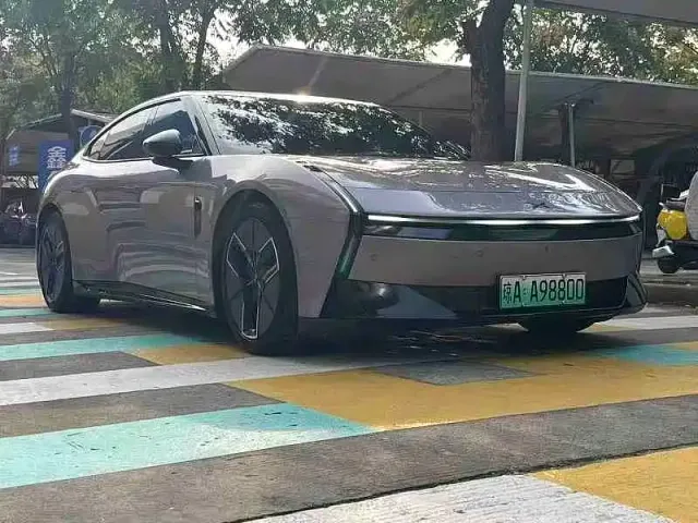 Xpeng P7 — Фото автомобиля 3