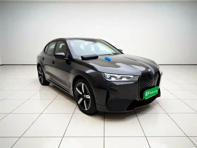 BMW iX — Фото автомобиля 3