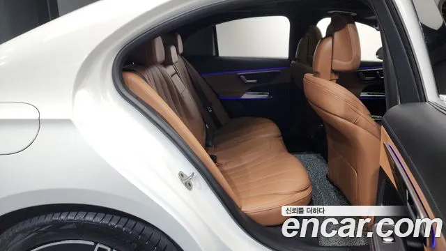 Mercedes-Benz E-Class — Фото автомобиля 9