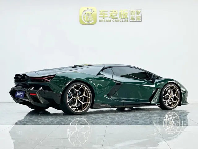 Lamborghini Revuelto — Фото автомобиля 9