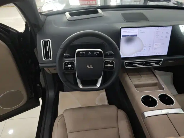 Li Auto L7 — Фото автомобиля 10