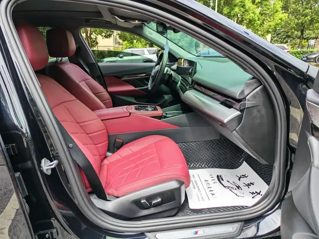 BMW 5 Series — Фото автомобиля 12
