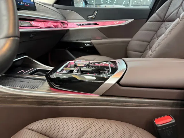 BMW 7 Series — Фото автомобиля 15