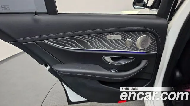 Mercedes-Benz E-Class E-класс W213 E350 4MATIC Avantgarde — Фото автомобиля 23