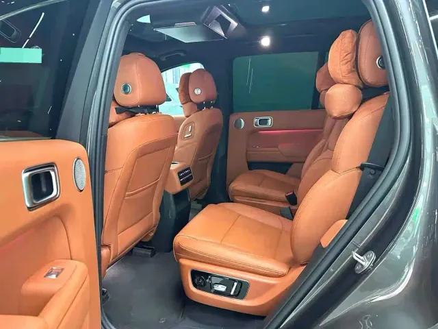Li Auto L8 — Фото автомобиля 6