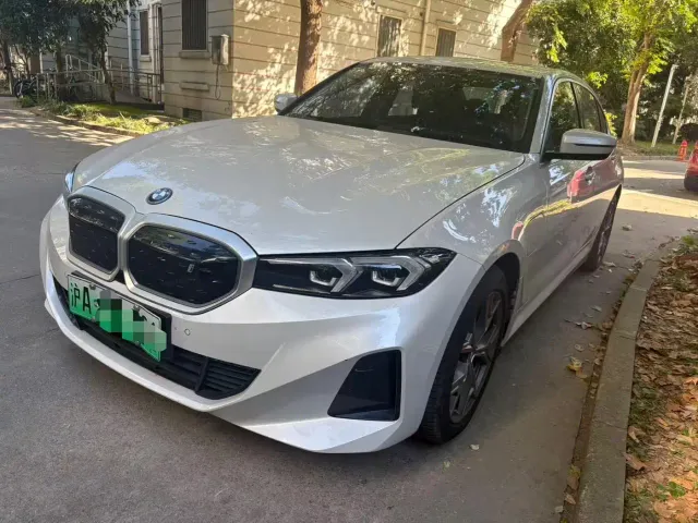 Фотография автомобиля — BMW i3