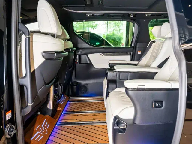 Lexus LM — Фото автомобиля 11