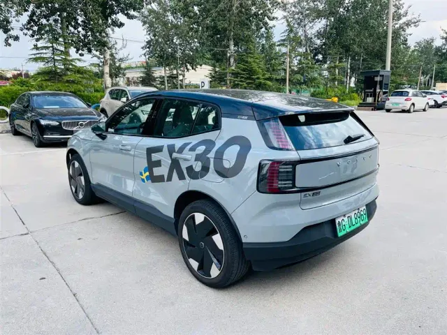 Volvo EX30 — Фото автомобиля 4