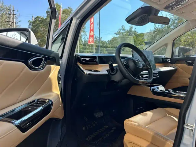 GAC Trumpchi E8 — Фото автомобиля 7