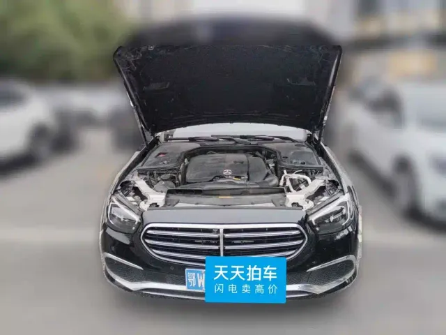 Mercedes-Benz E-Class — Фото автомобиля 3