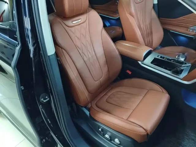 Hongqi HS7 PHEV — Фото автомобиля 24