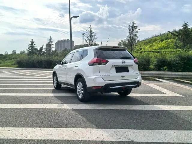 Nissan X-Trail — Фото автомобиля 4