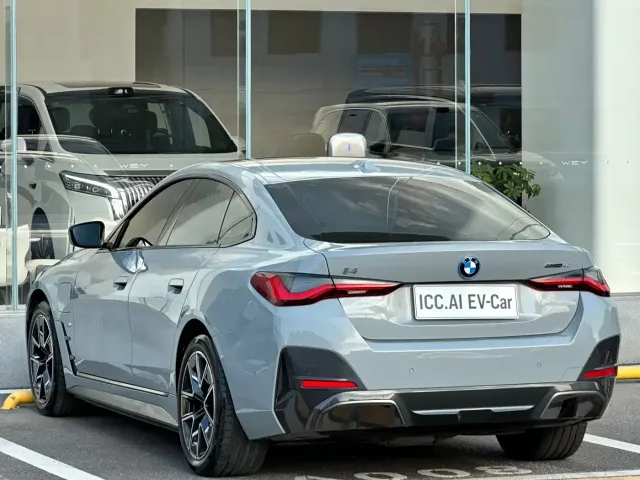 BMW i4 — Фото автомобиля 18