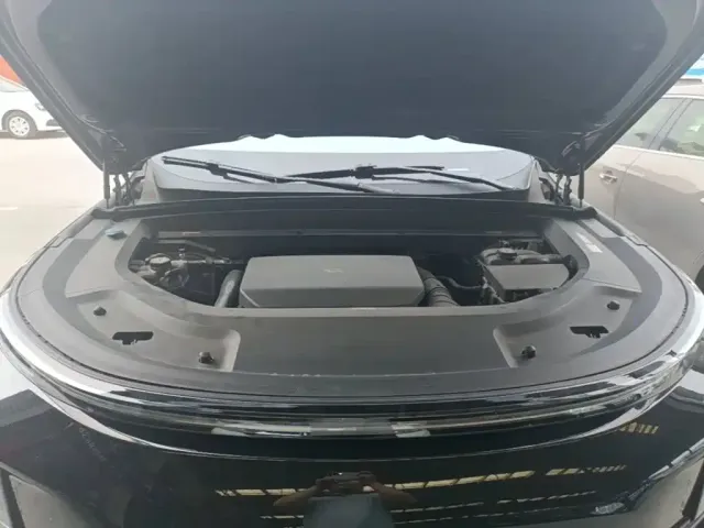 Li Auto L9 — Фото автомобиля 19