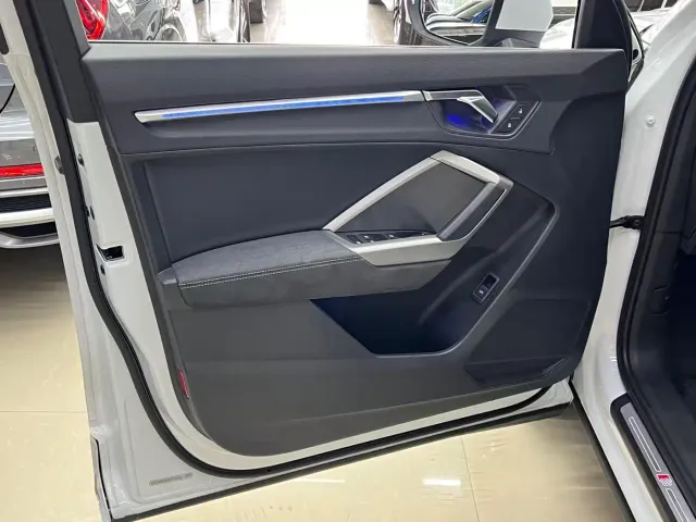 Audi Q3 — Фото автомобиля 14
