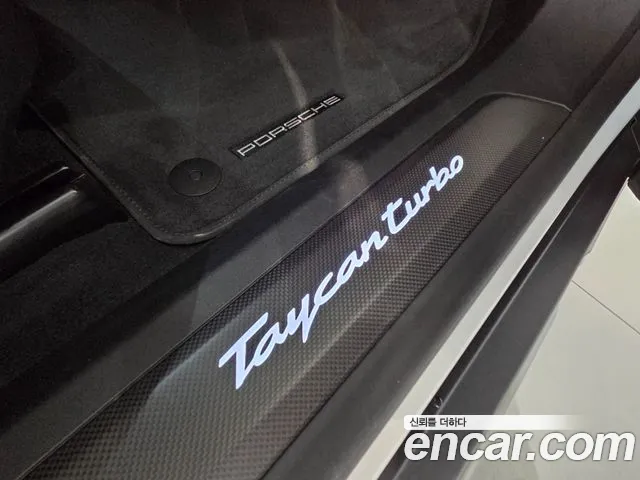 Porsche Taycan — Фото автомобиля 20