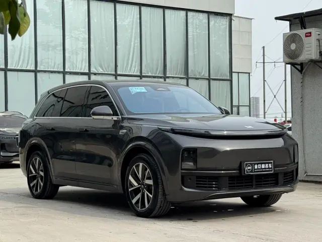 Li Auto L8 — Фото автомобиля 3