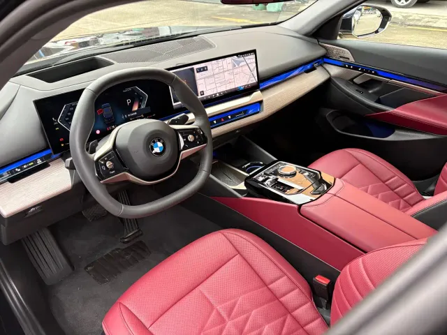 BMW 5 Series — Фото автомобиля 4