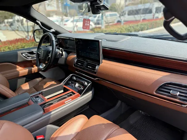 Lincoln Navigator — Фото автомобиля 17