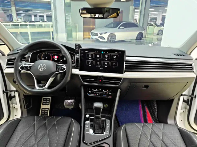Volkswagen Tiguan L — Фото автомобиля 10