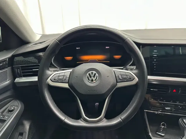 Volkswagen Passat — Фото автомобиля 11