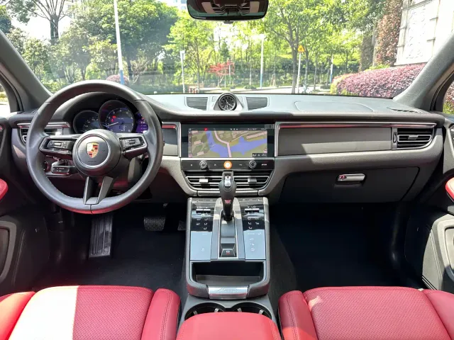 Porsche Macan — Фото автомобиля 6