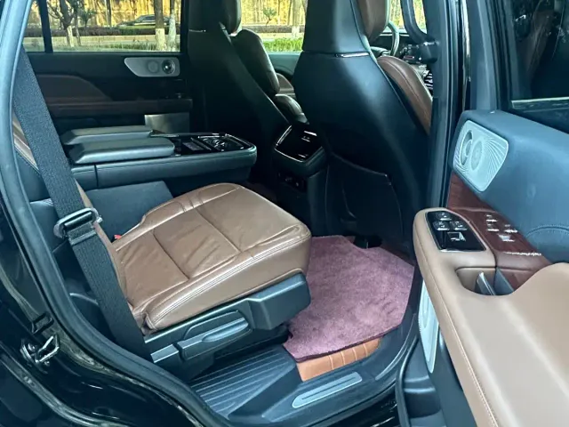 Lincoln Navigator — Фото автомобиля 17