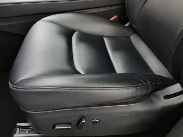 Tesla Model Y — Фото автомобиля 20