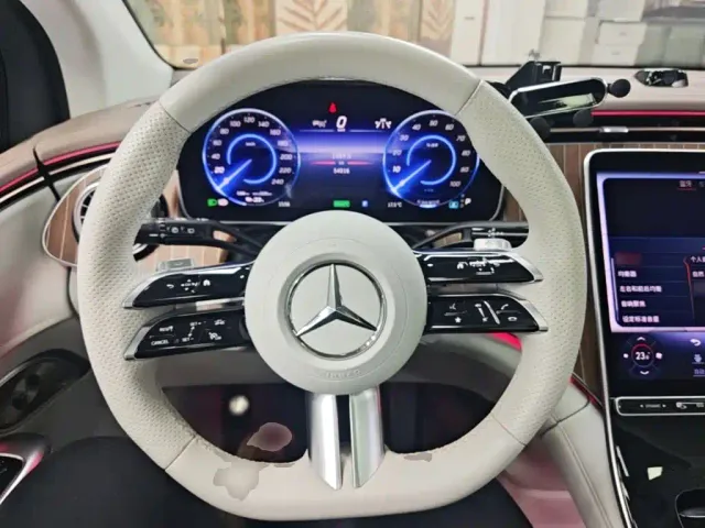 Mercedes-Benz EQE SUV — Фото автомобиля 10