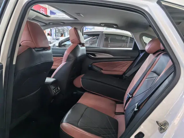 Changan Eado — Фото автомобиля 9