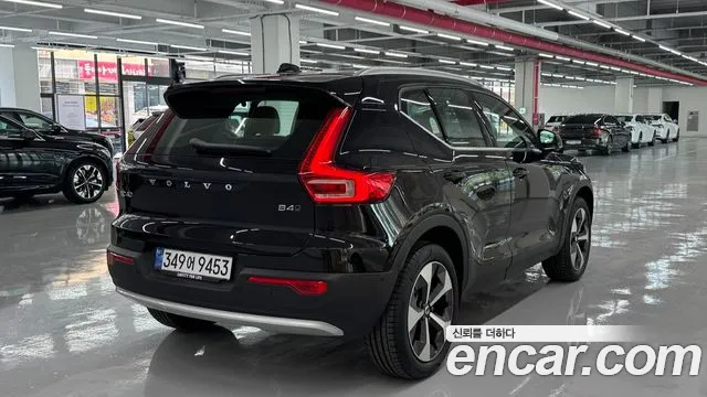 Вольво XC40 B4 Ultra Bright — Фото автомобиля 2