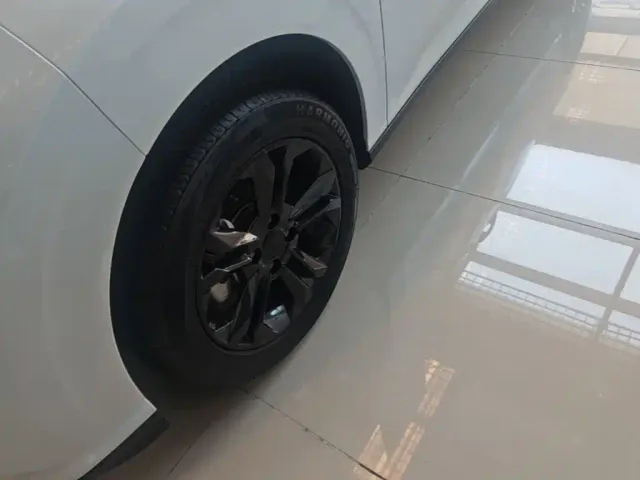 Dongfeng Yixuan — Фото автомобиля 22