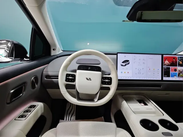 Li Auto i8 — Фото автомобиля 5