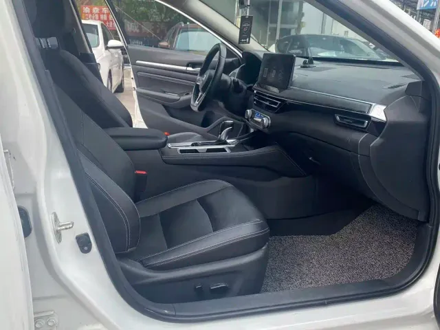 Nissan Teana — Фото автомобиля 12